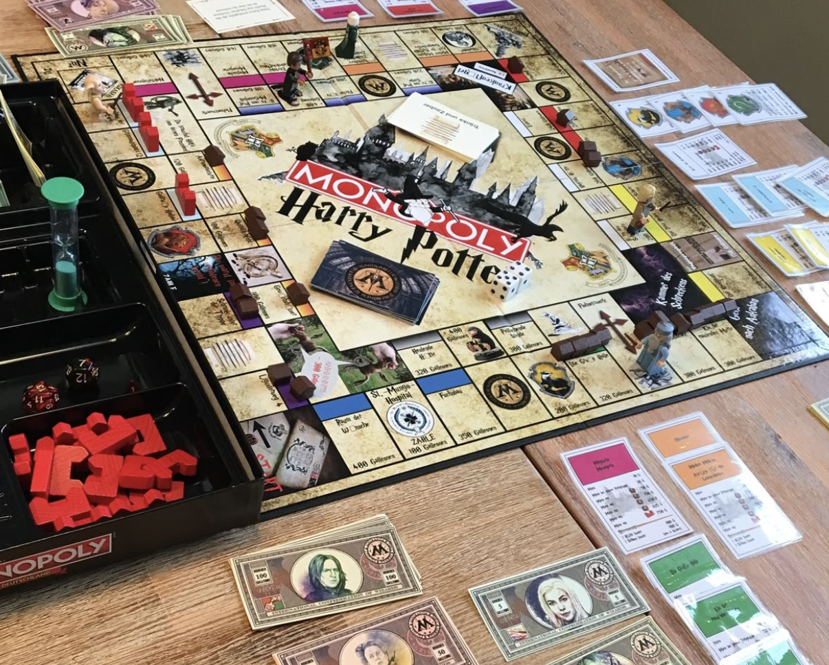 Juegos de mesa inspirados en películas y series icónicas: del sofá al tablero